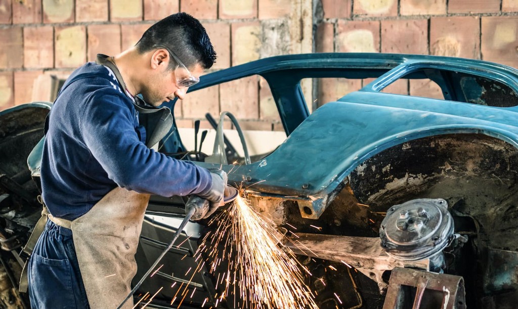 Đánh giá tình trạng phục chế ô tô cũ