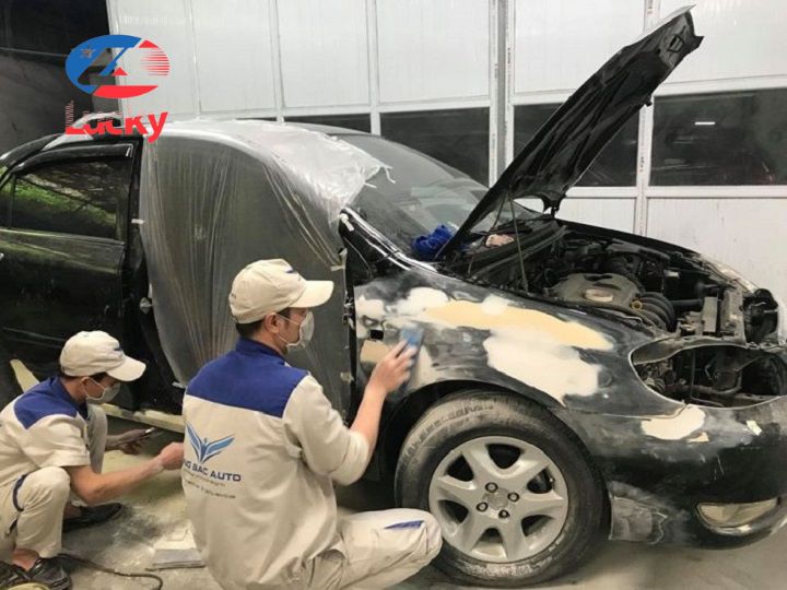 Xả nhám bề mặt vỏ xe ô tô loại bỏ lớp sơn cũ