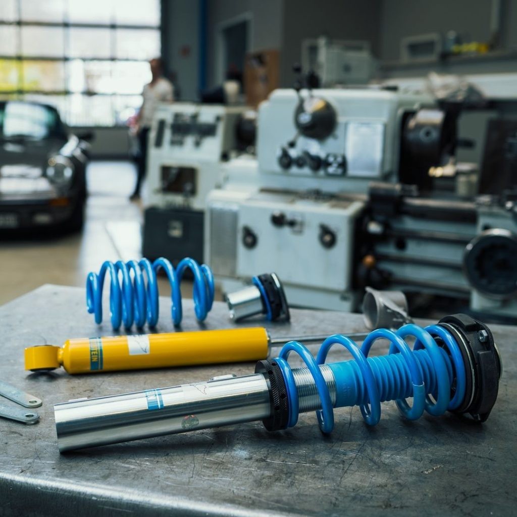 phuoc-bilstein-o-to-duc Giá xe ô tô Hilux và chi phí vận hành