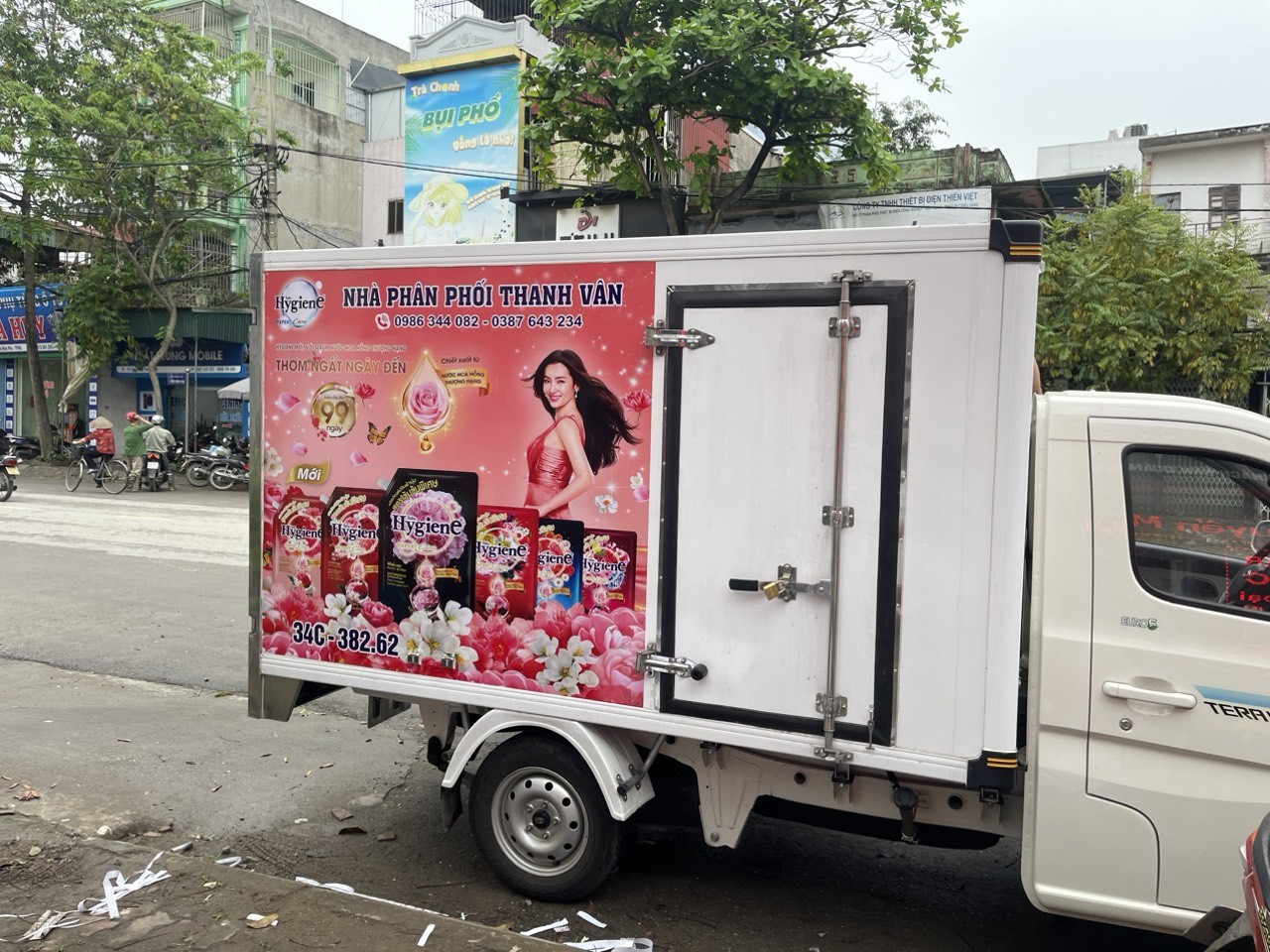 Dán decal quảng cáo xe ô tô cho doanh nghiệp