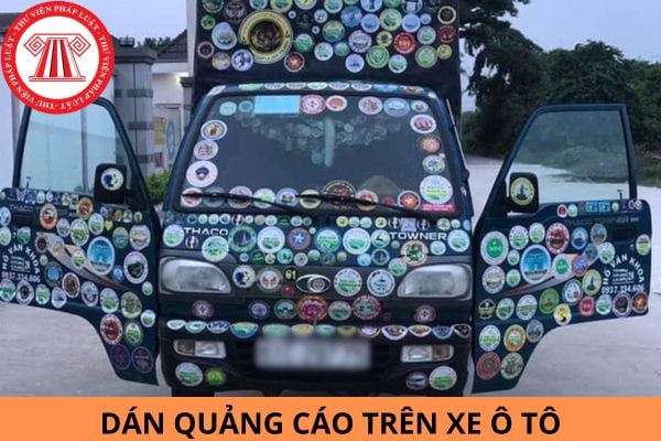 Hình ảnh xe ô tô được dán quảng cáo ở thân xe, tuân thủ quy định vị trí quảng cáo