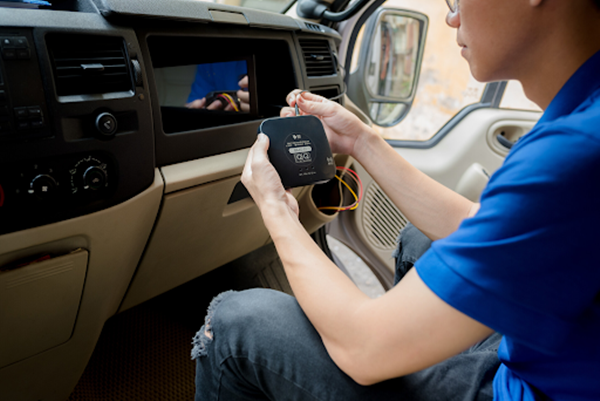Giải đáp chi tiết về việc lắp GPS cho xe ô tô 7 chỗ