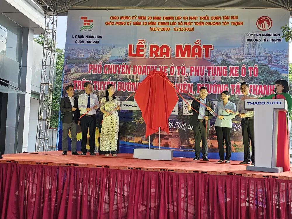 Hình ảnh lễ ra mắt Phố chuyên doanh phụ tùng xe ô tô TPHCM tại Quận Tân Phú