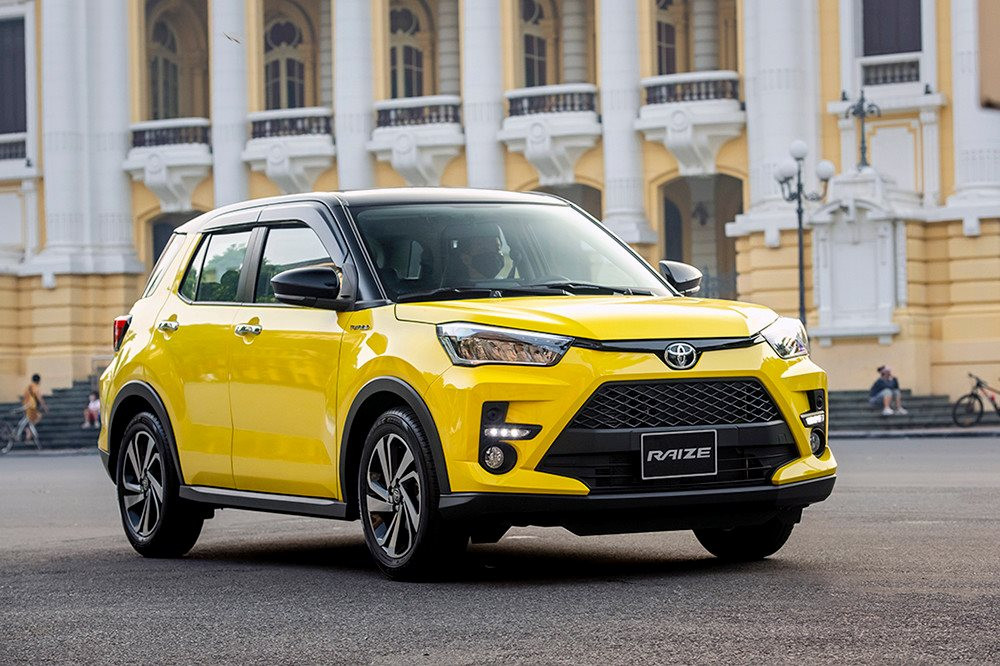 Toyota Raize màu vàng cá tính với thiết kế 2 tông màu