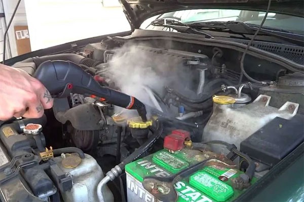 Xịt rửa khoang máy ô tô