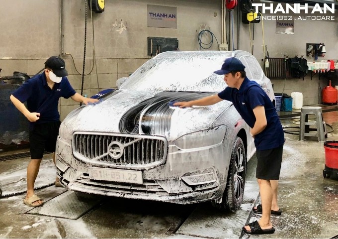 Xe ô tô đã được rửa sạch bóng loáng sau khi sử dụng dịch vụ tại Quận 10