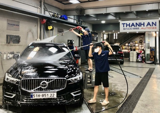 Trang thiết bị hiện đại được sử dụng khi rửa và chăm sóc xe ô tô tại Quận 10