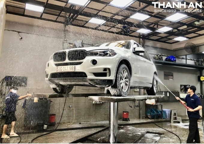 Dịch vụ detailing xe ô tô cao cấp tại Quận 10 giúp xe luôn sáng bóng