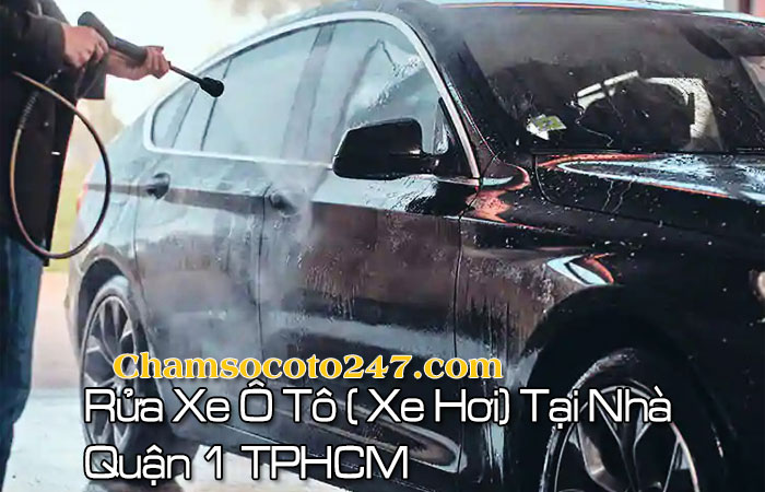 Rửa xe ô tô quận 1: Kỹ thuật viên vệ sinh mâm xe chuyên nghiệp