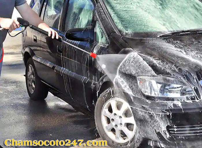 Rửa xe ô tô quận 1: Phun bọt rửa xe chuyên nghiệp