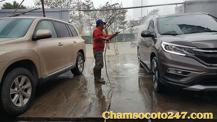 Chủ xe mệt mỏi vì chờ đợi rửa xe ô tô quận 5 ở tiệm