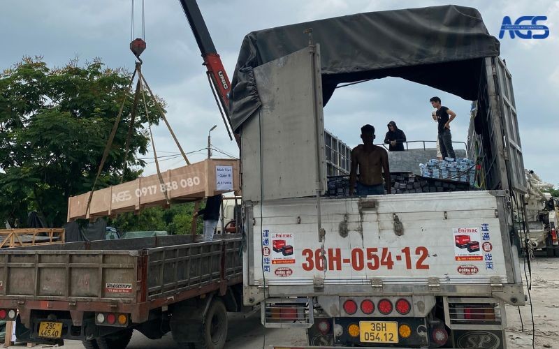 Đội xe của AGS vận chuyển sản phẩm tới tận nơi cho khách hàng