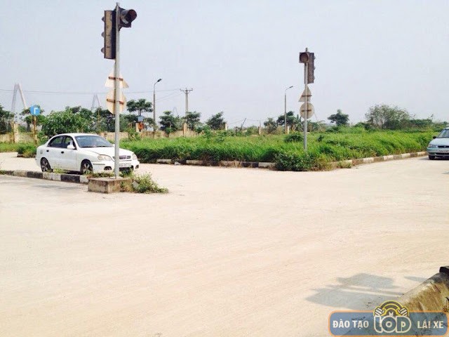 Khu vực sa hình tại sân tập lái xe ô tô Nhật Tân