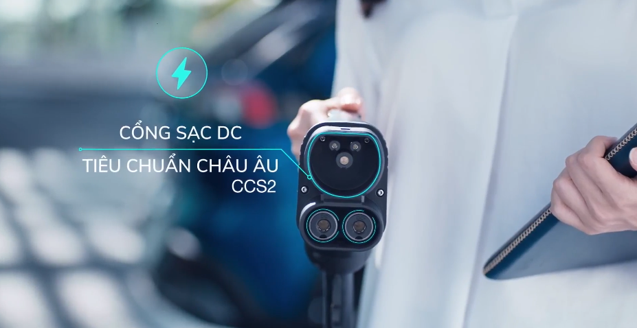 Hình ảnh cổng sạc tiêu chuẩn CCS2 trên xe ô tô điện VinFast VF e34