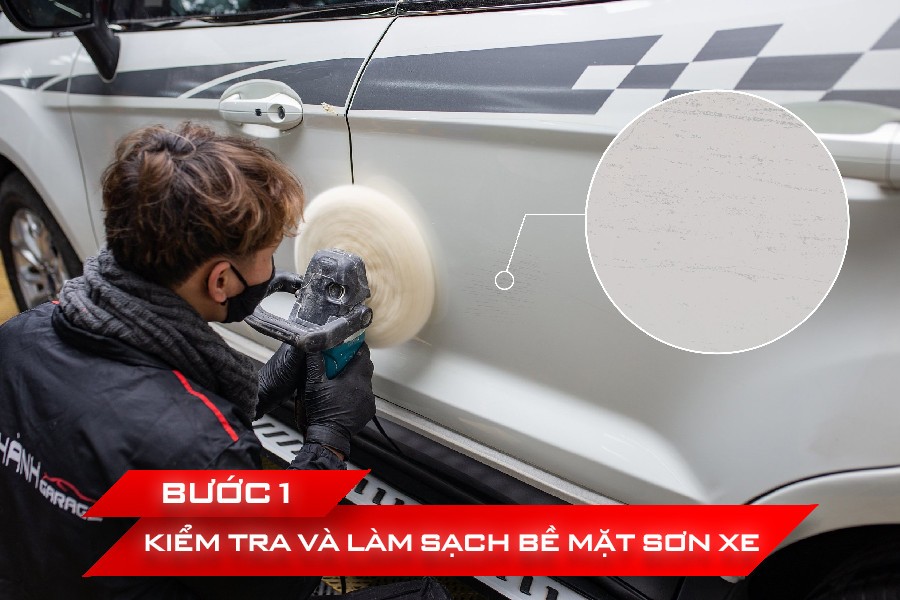 Kỹ thuật viên kiểm tra và làm sạch bề mặt xe ô tô trước khi sơn, bước đầu trong quy trình dịch vụ
