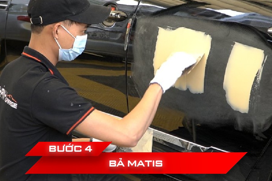 Bả matis để làm phẳng bề mặt xe ô tô trước khi sơn màu