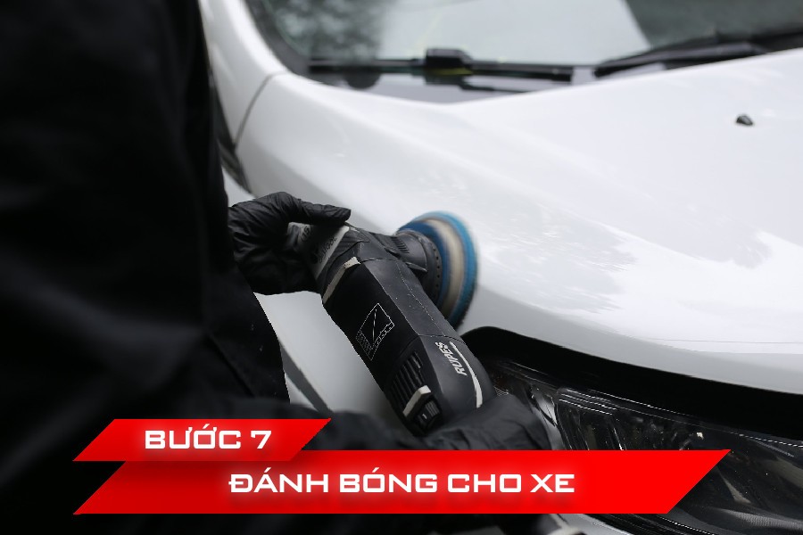 Đánh bóng bề mặt sơn xe ô tô sau khi hoàn thành để tạo độ bóng và bảo vệ