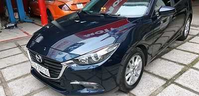 Xe ô tô màu xanh dương sau khi sơn