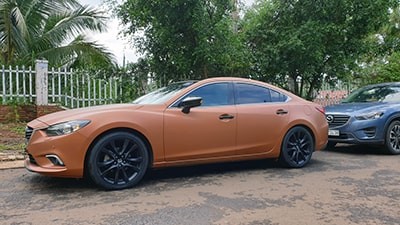 Xe ô tô màu trắng được sơn lại