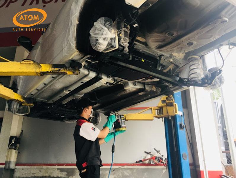 Phủ gầm là một trong những biện pháp bảo vệ gầm xe ô tô hiệu quả