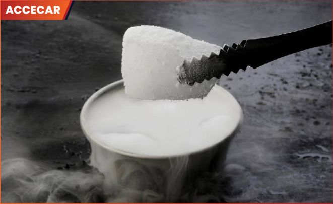 hình ảnh sử dụng đá khô để sửa cửa xe ô tô bị móp