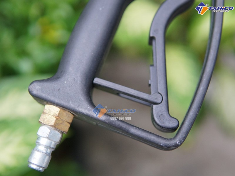 Cò súng rửa xe ô tô được trang bị khóa an toàn