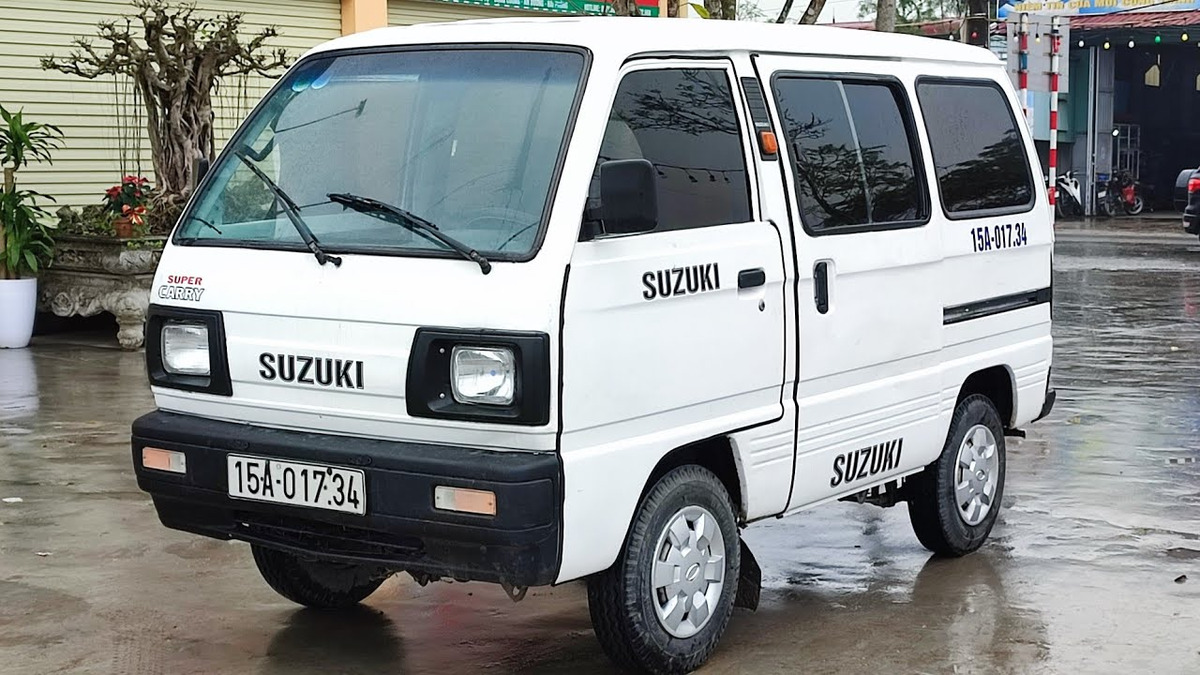 Mẫu xe Suzuki Ertiga 9 chỗ cũ nhỏ gọn linh hoạt