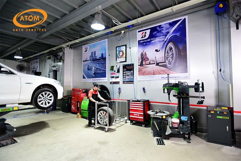 Kiểm tra cân bằng động và góc đặt bánh xe sau khi thay lốp