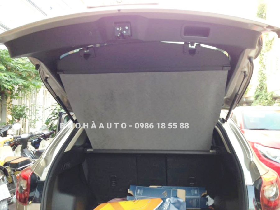 Chất liệu cao cấp của tấm chắn cốp xe ô tô