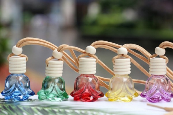 Tinh dầu treo xe hơi tạo mùi thơm trên xe ô tô