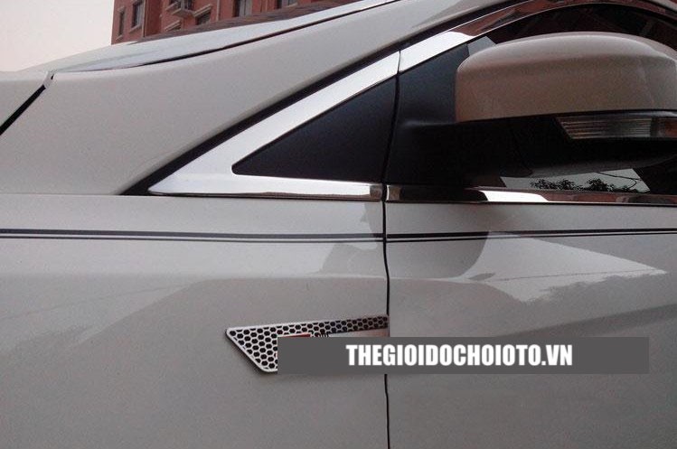 Ứng dụng Decal chỉ viền trên ngoại thất xe