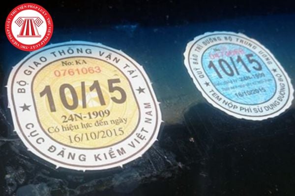 Tem kiểm định xe ô tô dán trên kính xe