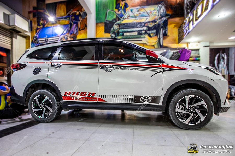 Tem sườn graphic cho xe ô tô Toyota Rush