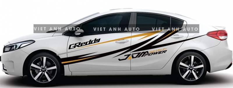 Tem độ xe ô tô với họa tiết đồ họa lớn, cá tính