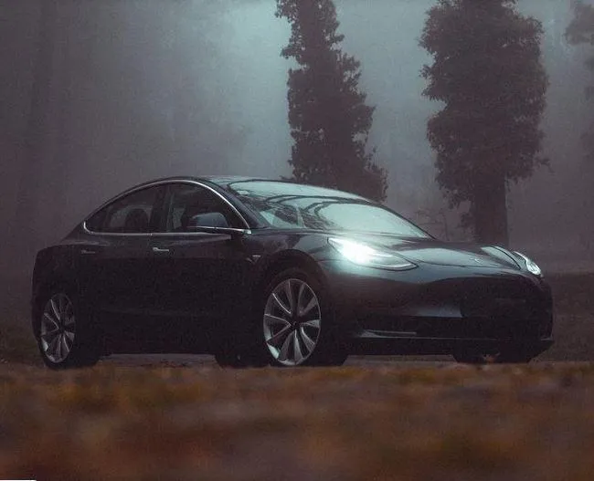 Tesla Model 3, dòng xe ô tô thể thao điện nhỏ gọn