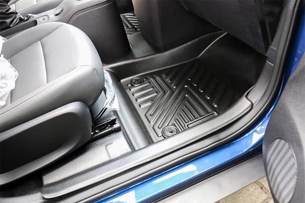 Thảm lót sàn xe ô tô Vinfast bằng vật liệu TPE bền bỉ