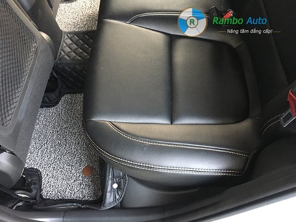 Thảm lót sàn xe ô tô 6D màu đen trên xe Hyundai Kona