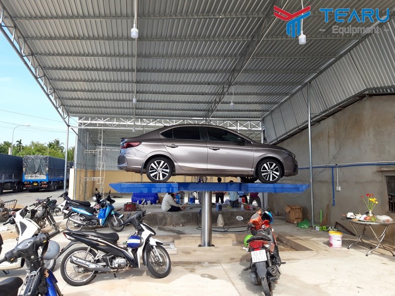 Khu trưng bày thiết bị rửa và chăm sóc xe ô tô cần chuyên nghiệp và gọn gàng