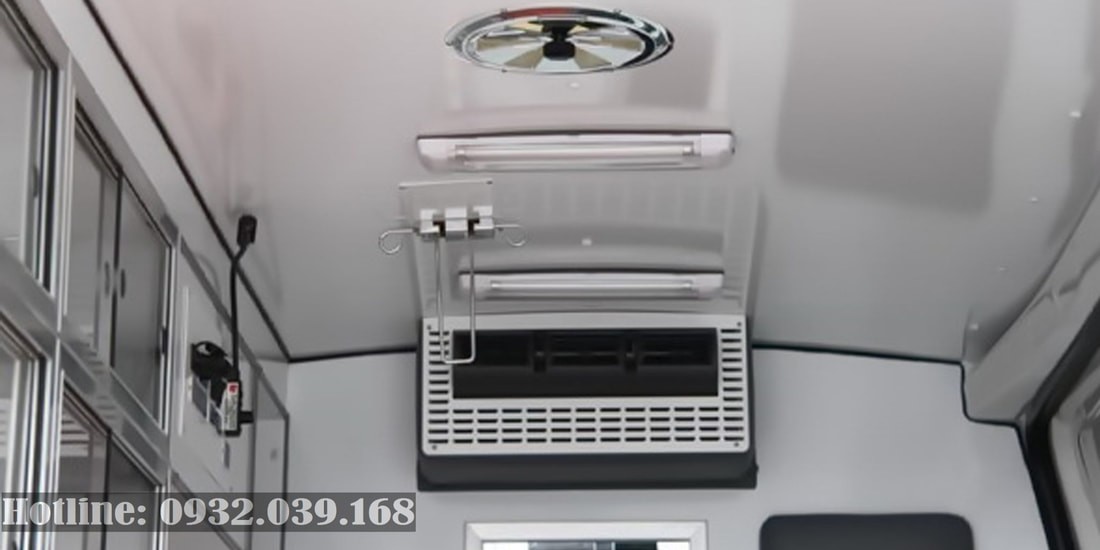 Cấu hình vách ngăn và nội thất y tế của xe ô tô cứu thương Toyota Hiace