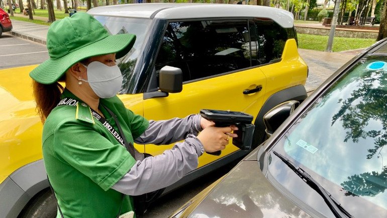 Điểm đỗ xe có thu phí trên đường Hai Bà Trưng, Quận 1, ngay trước công viên Lê Văn Tám chuyển sang thí điểm thu phí qua phần mềm ETC.