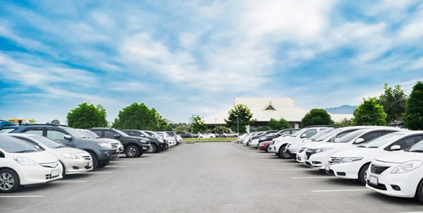 Xe ô tô con di chuyển đến Cửa Lò