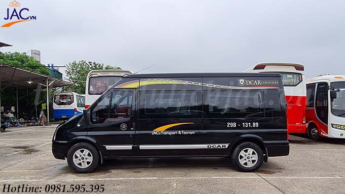 Thuê xe ô tô 10 chỗ Dcar Limousine màu đen sang trọng