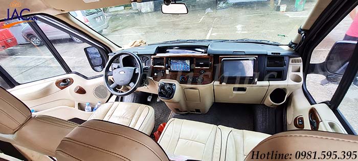 Nội thất cao cấp khi thuê xe 10 chỗ Dcar Limousine