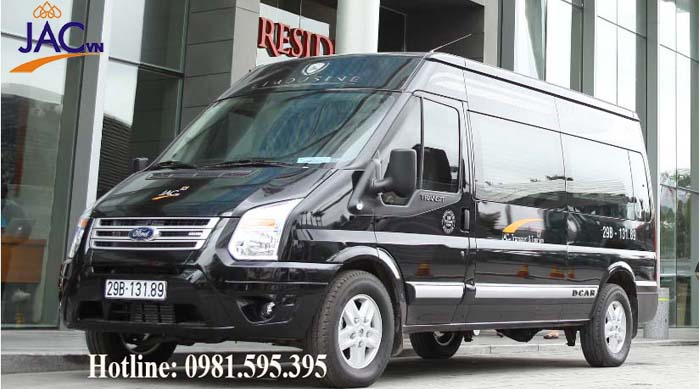 Ngoại thất mạnh mẽ của xe thuê ô tô 10 chỗ Limousine