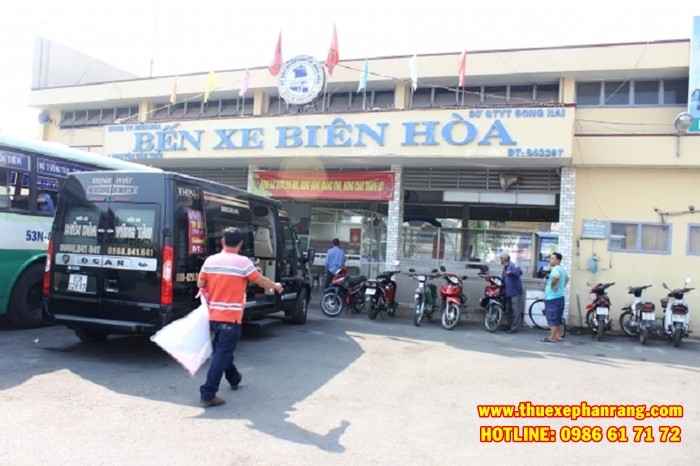 Lái xe kinh nghiệm đảm bảo an toàn khi thuê xe ô tô đi Biên Hòa