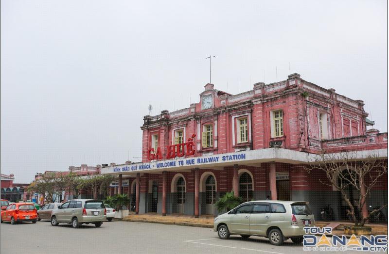 xe ô tô du lịch 7 chỗ tiện lợi cho tuyến Huế đi Đà Nẵng