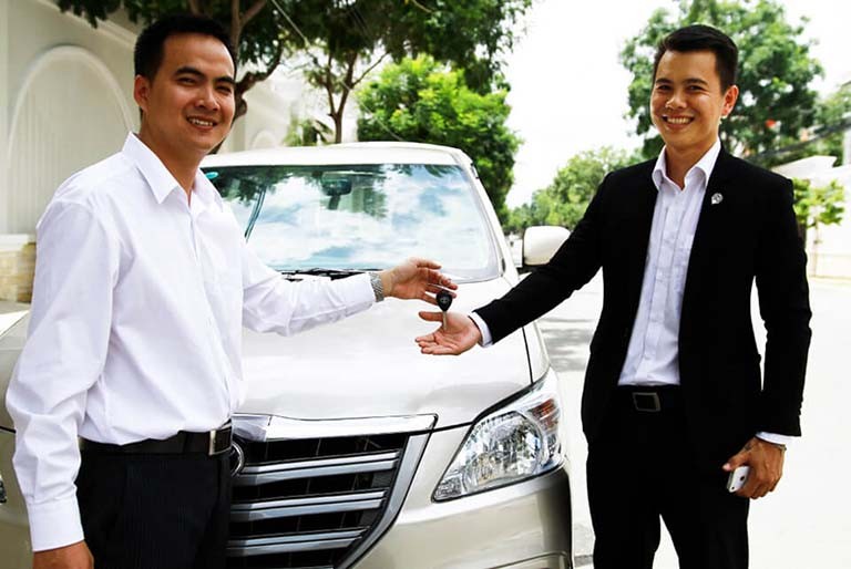 Ký kết hợp đồng thuê xe ô tô tự lái tại Sài Gòn