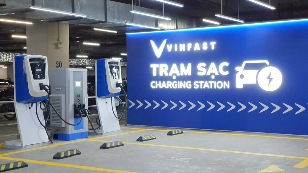 Các loại trụ sạc nhanh DC cho xe ô tô điện VinFast VF e34 theo tiêu chuẩn quốc tế