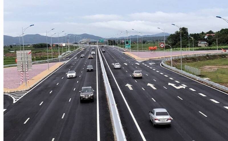 tránh cố vượt xe ở những tình huống nguy hiểm
