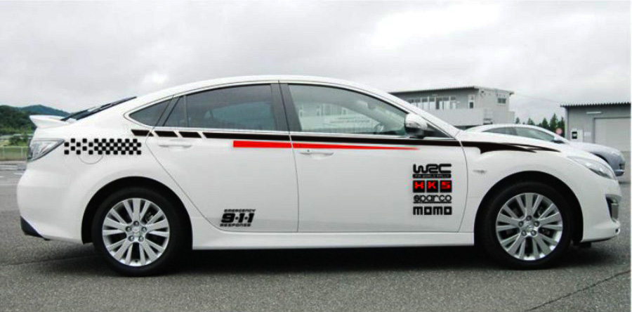 Decal dán sườn xe 4 chỗ họa tiết đồ họa và chữ